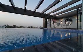 Rockland Hotel, C.R Park