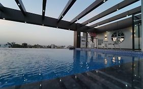 Rockland Hotel, C.R Park